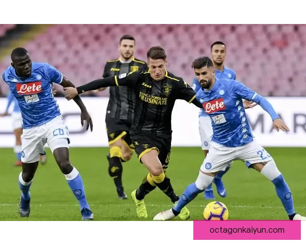 乌迪内斯边路进攻表现稳健，持续威胁对手防线