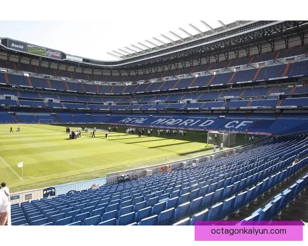 克鲁伊夫技术全面性持续提升，展现卓越足球智慧与场上适应力